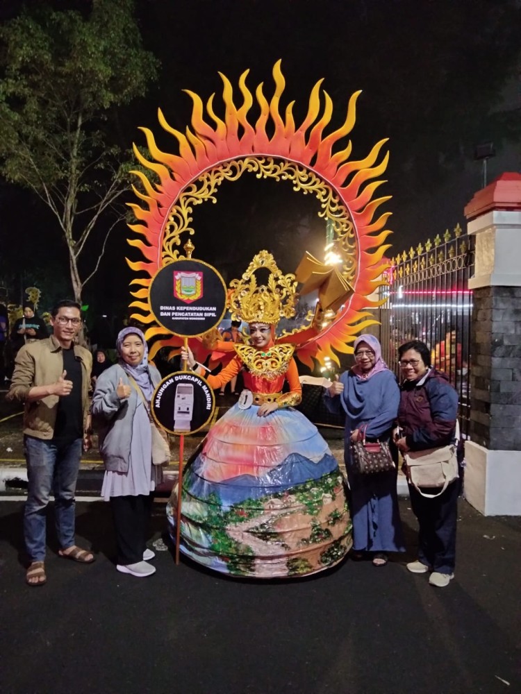 " Pesona Sikunir Suminar " Dalam Wonosobo Night Fashion Carnival (WNFC) 2023